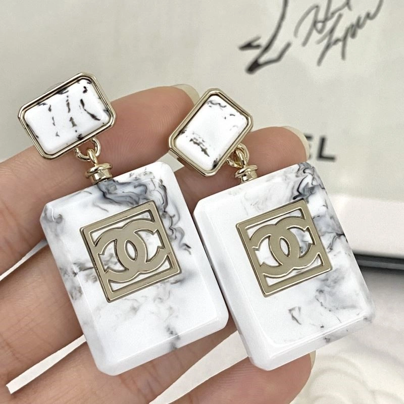 Lightweight Chanel Earrings 224129