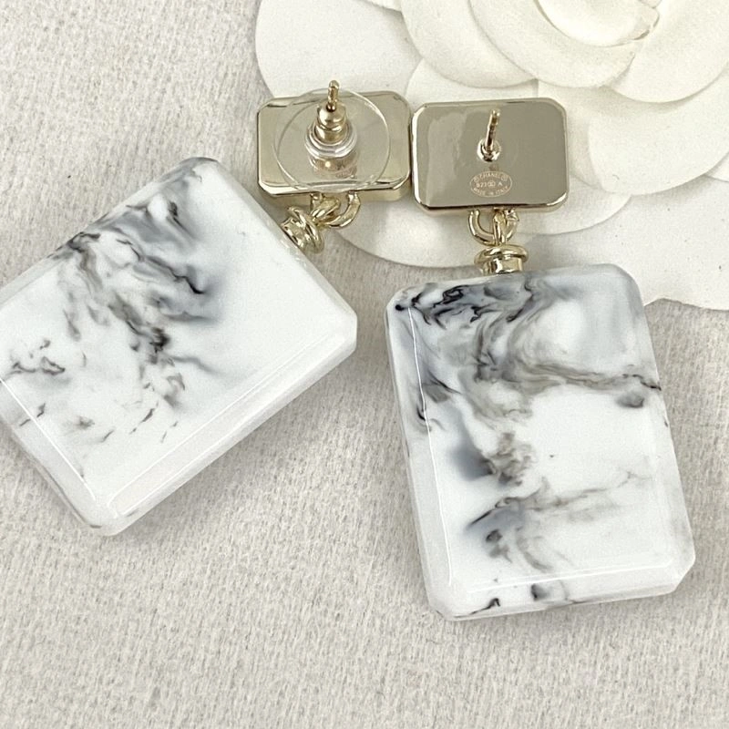 Lightweight Chanel Earrings 224129