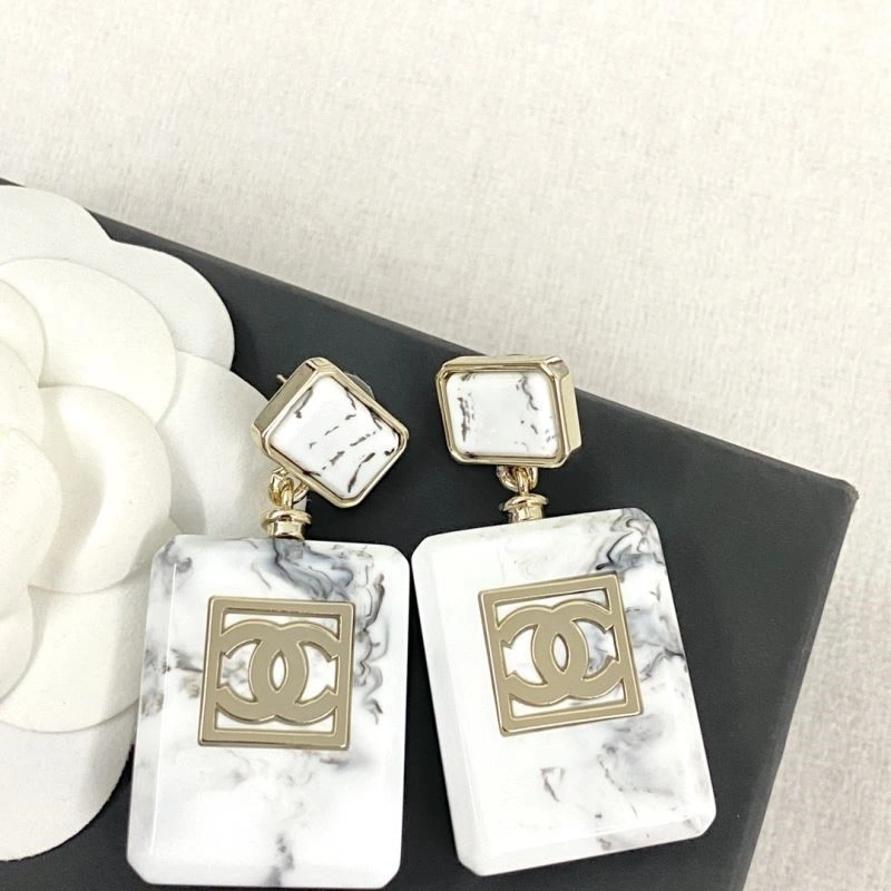 Lightweight Chanel Earrings 224129