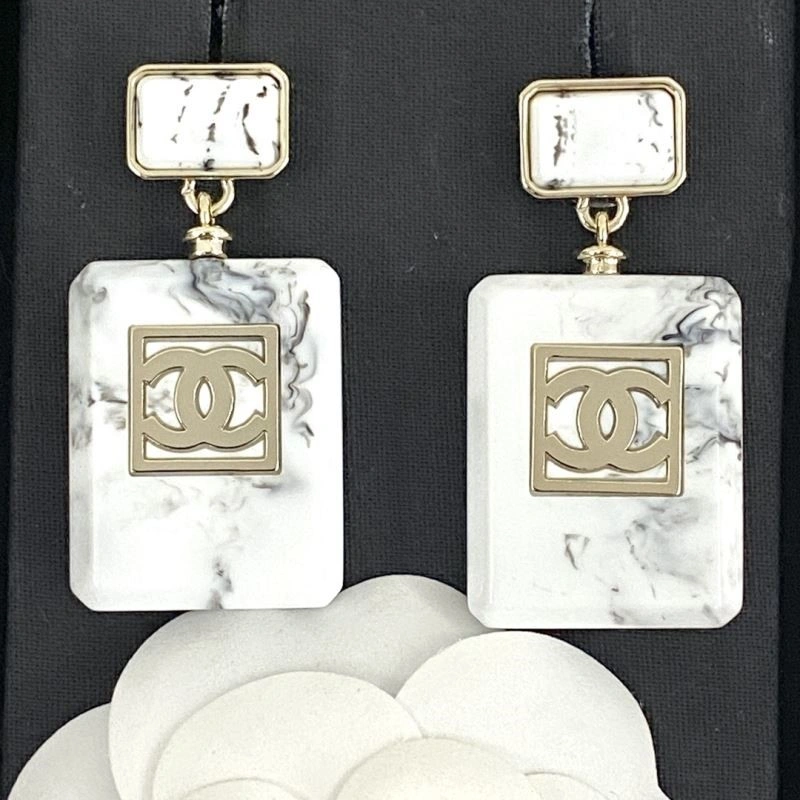 Lightweight Chanel Earrings 224129