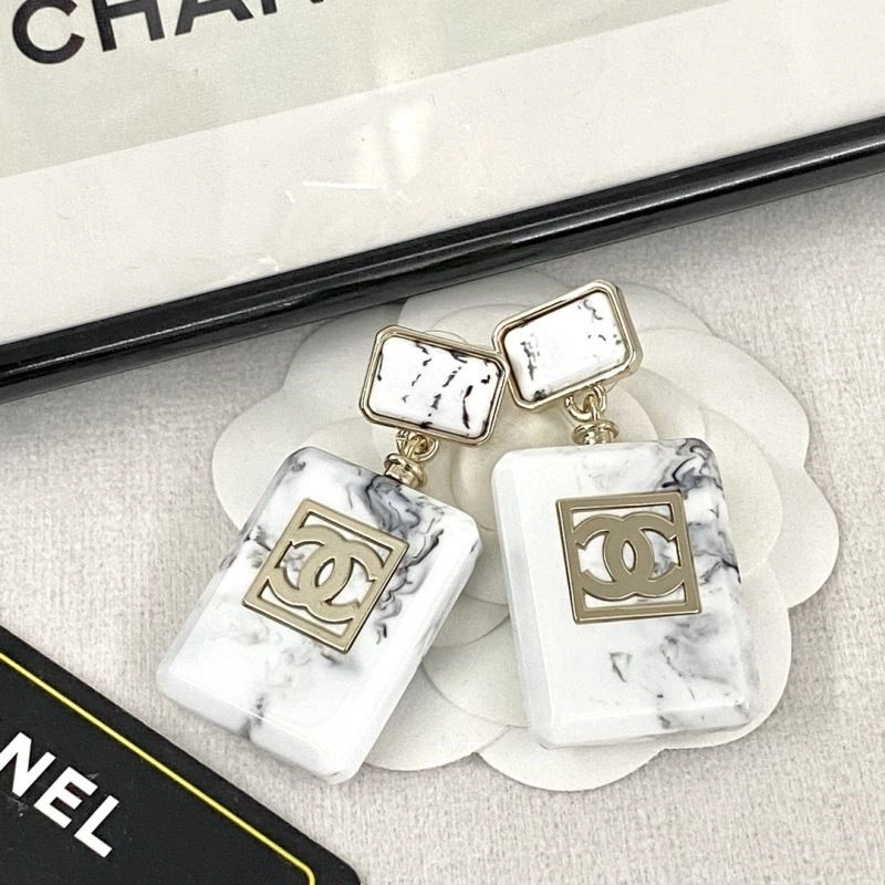 Lightweight Chanel Earrings 224129