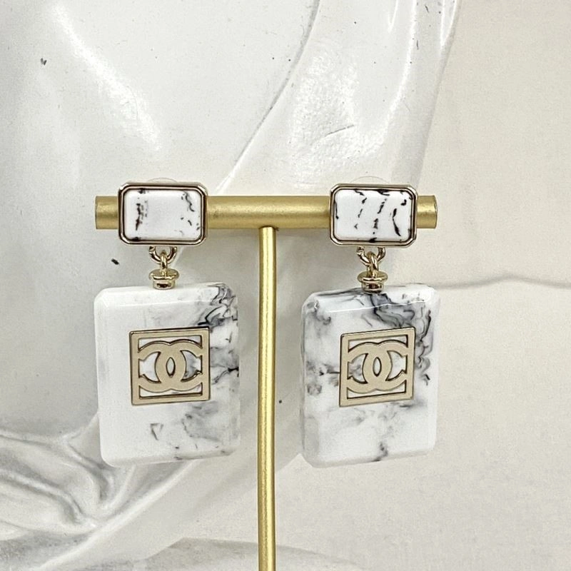 Lightweight Chanel Earrings 224129
