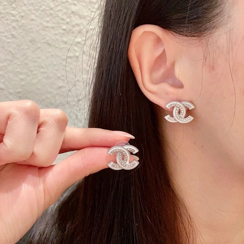 Chanel Earrings Cozy 224127