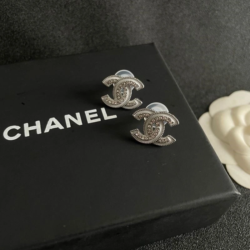 Chanel Earrings Cozy 224127