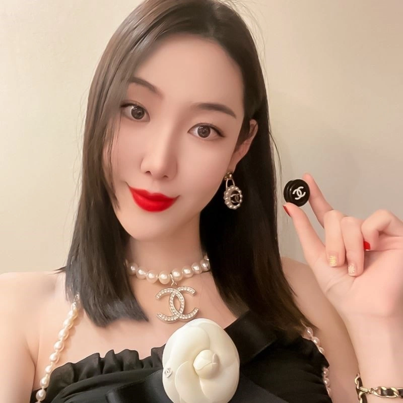 Chanel Earrings SmoothTexture 224136