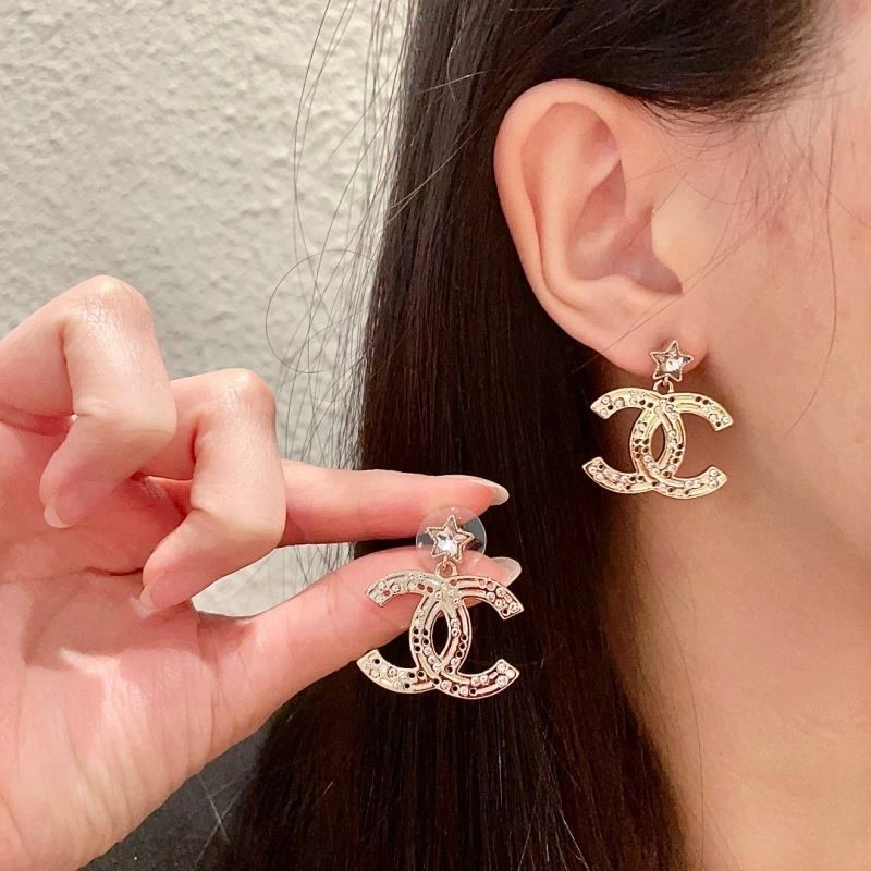 Lightweight Chanel Earrings 224122