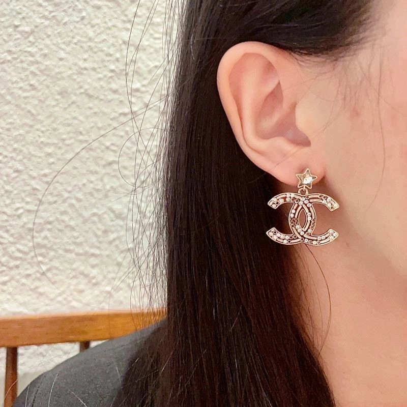 Lightweight Chanel Earrings 224122