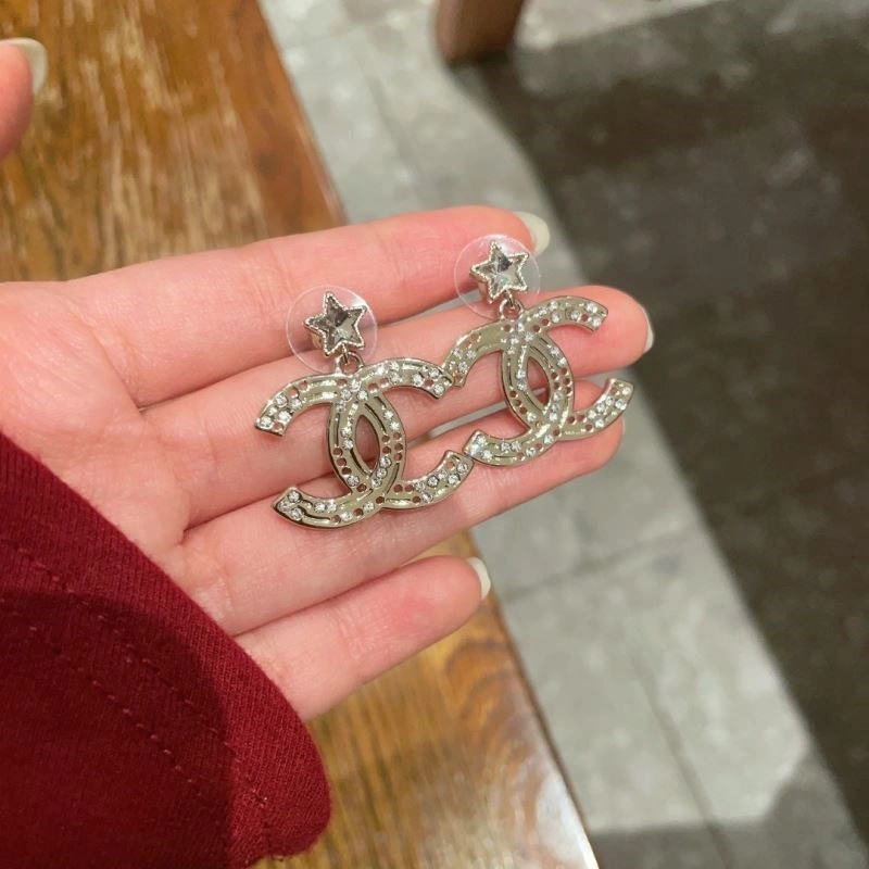 Lightweight Chanel Earrings 224122