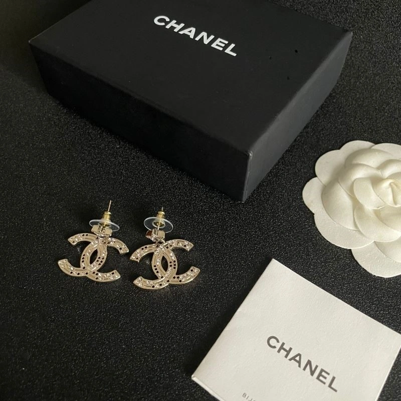 Lightweight Chanel Earrings 224122