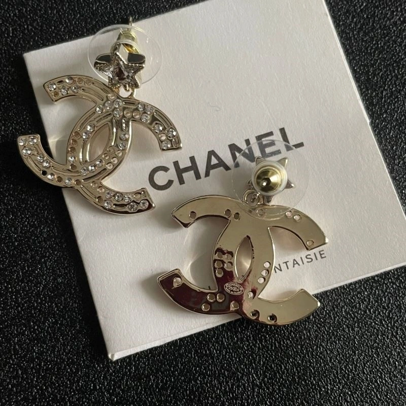 Lightweight Chanel Earrings 224122