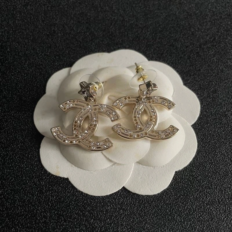 Lightweight Chanel Earrings 224122