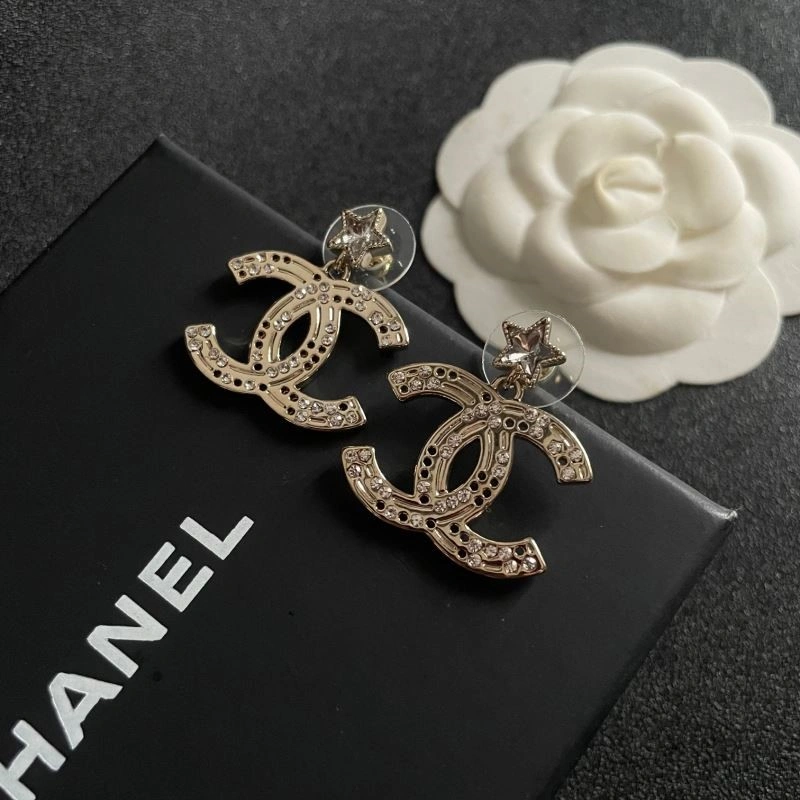 Lightweight Chanel Earrings 224122