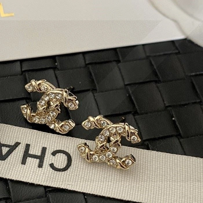 Chanel Earrings Packable 224106