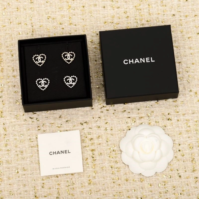 Unique Chanel Earrings 224084