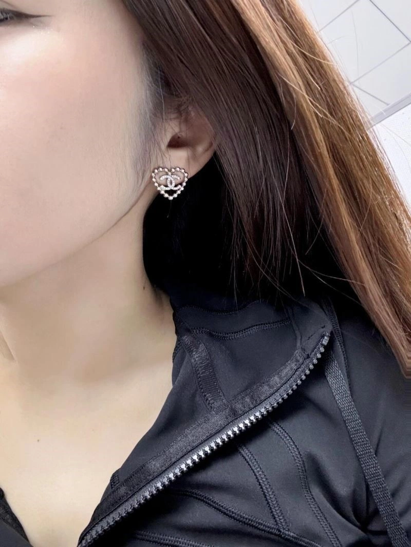 Unique Chanel Earrings 224084