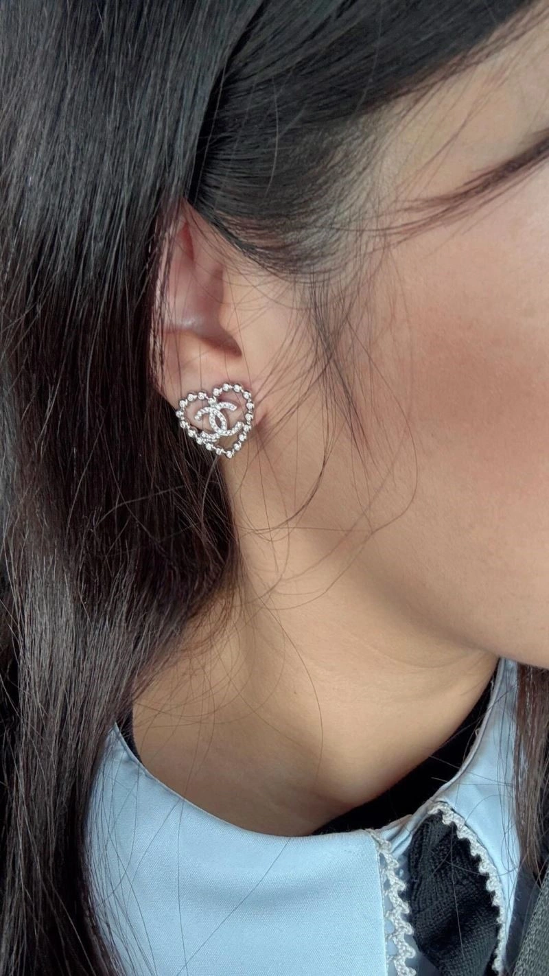 Unique Chanel Earrings 224084