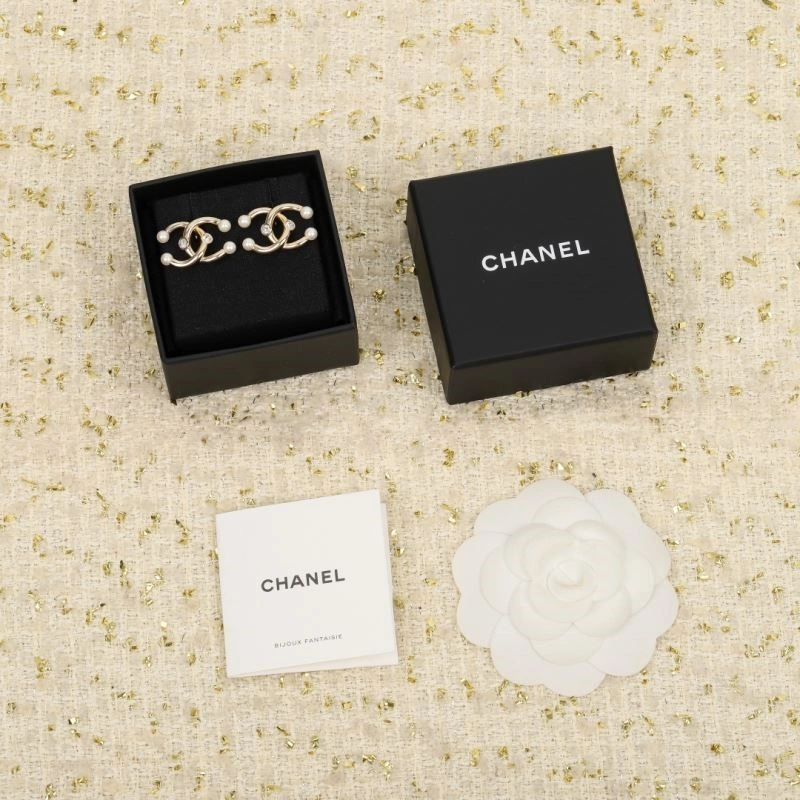 Chanel Earrings Breathable 224085