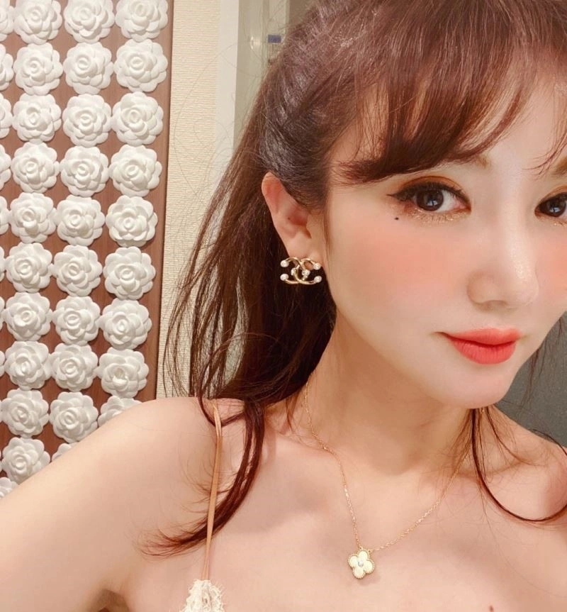Chanel Earrings Breathable 224085