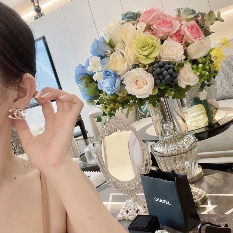 Chanel Earrings Breathable 224085