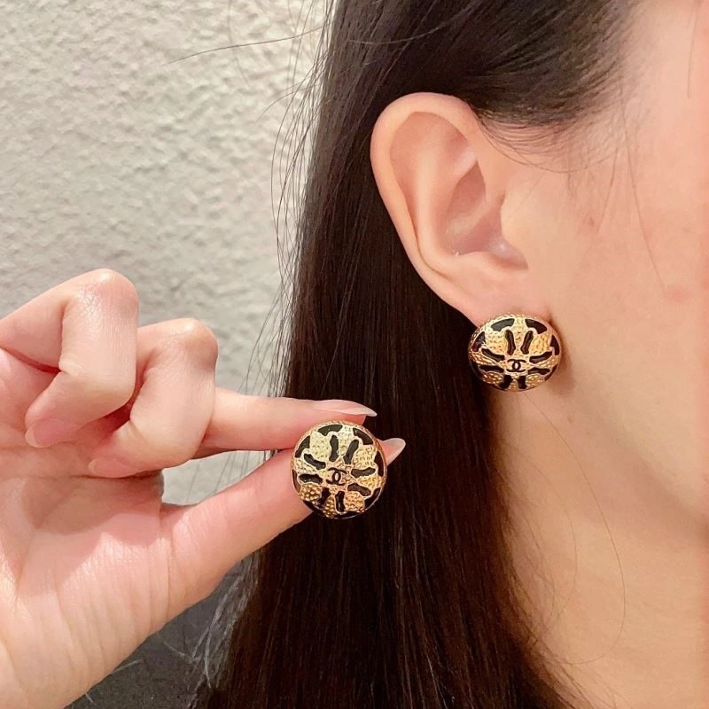 Unisex Chanel Earrings 224075