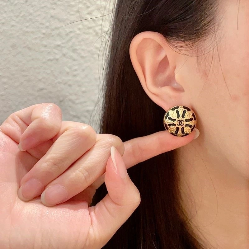 Unisex Chanel Earrings 224075