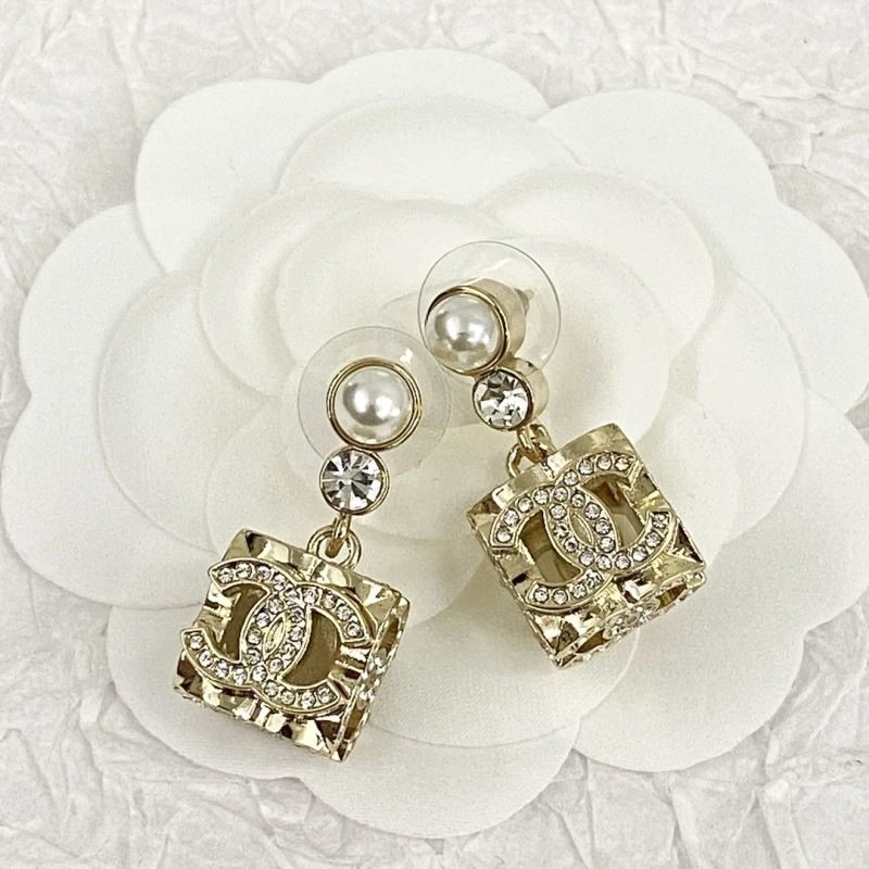 Chanel Earrings Lightweight 224058