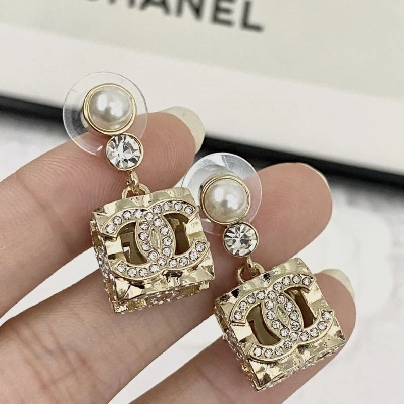 Chanel Earrings Lightweight 224058