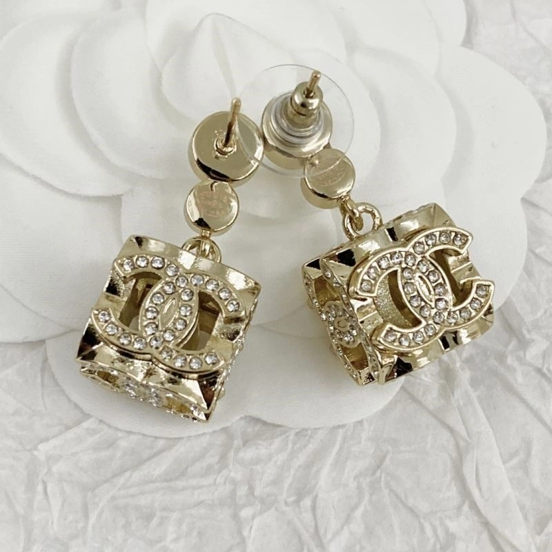 Chanel Earrings Lightweight 224058