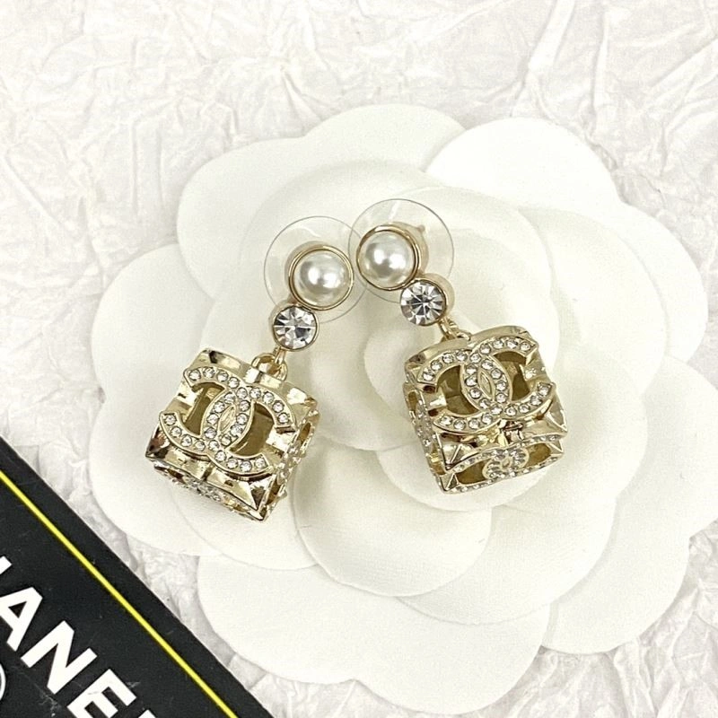 Chanel Earrings Lightweight 224058