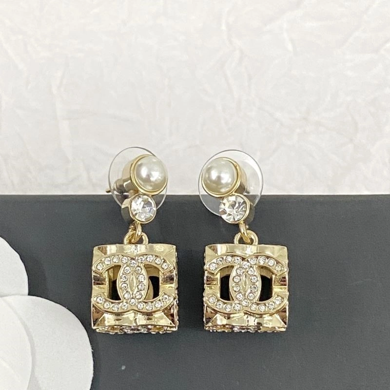 Chanel Earrings Lightweight 224058