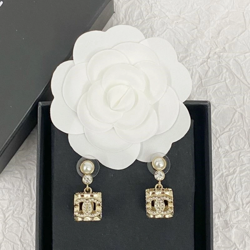Chanel Earrings Lightweight 224058