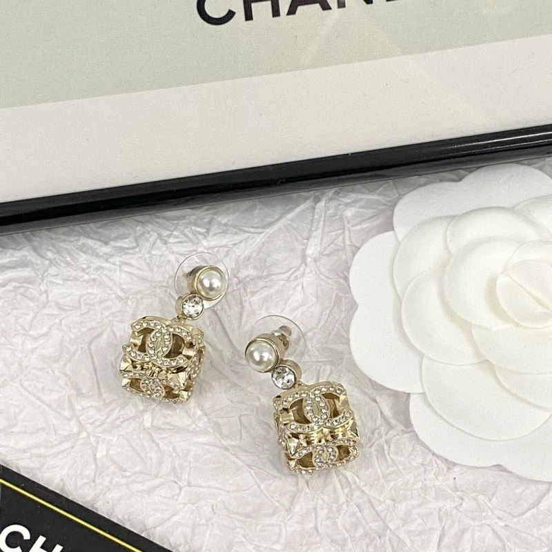 Chanel Earrings Lightweight 224058