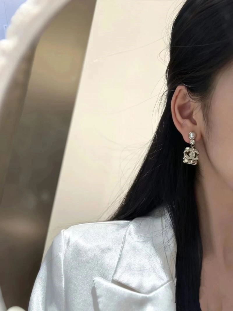 Chanel Earrings Lightweight 224058