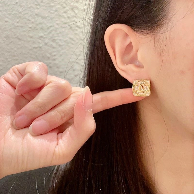 Premium Chanel Earrings 224057