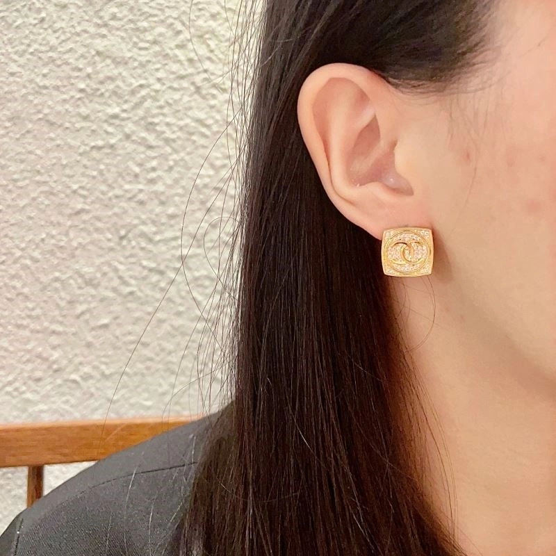 Premium Chanel Earrings 224057