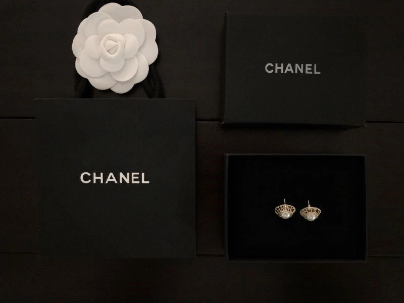 Chanel Earrings Supportive 224035