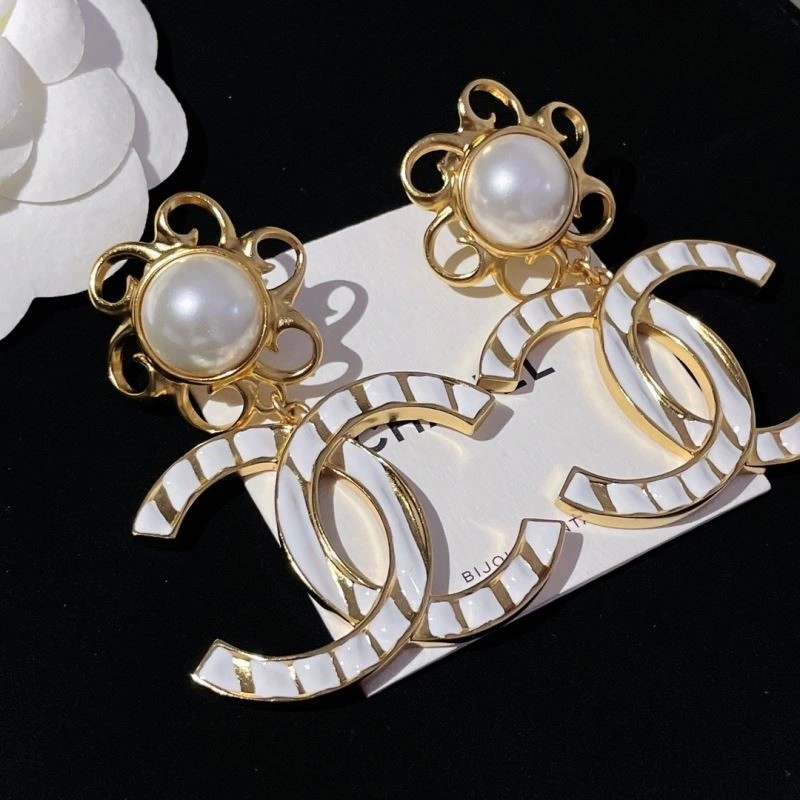 Compact Chanel Earrings 224043