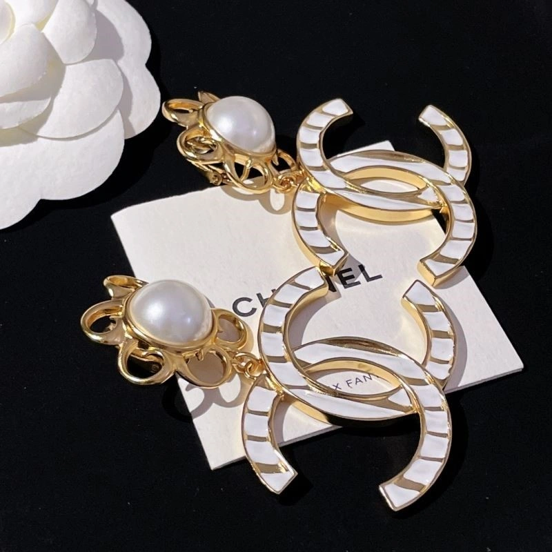 Compact Chanel Earrings 224043