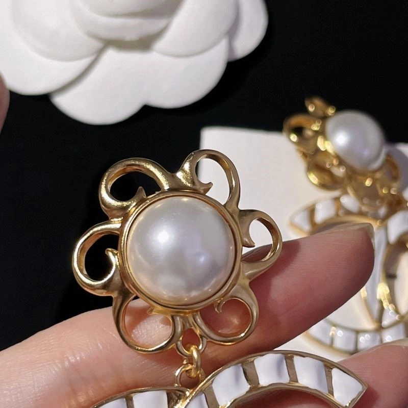 Compact Chanel Earrings 224043