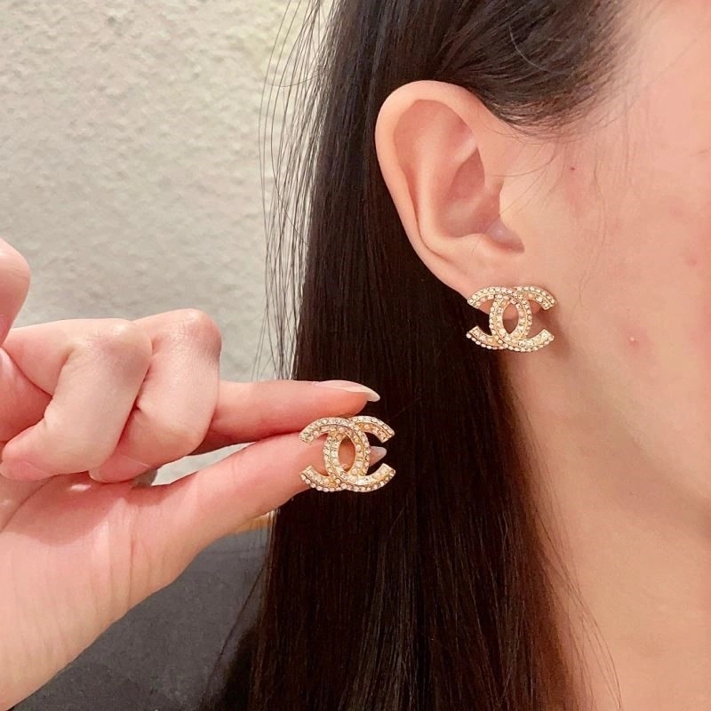 Elegant Chanel Earrings 224023
