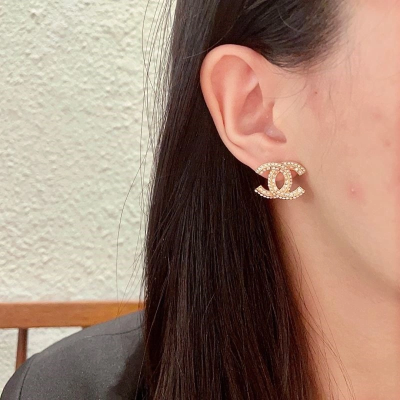 Elegant Chanel Earrings 224023