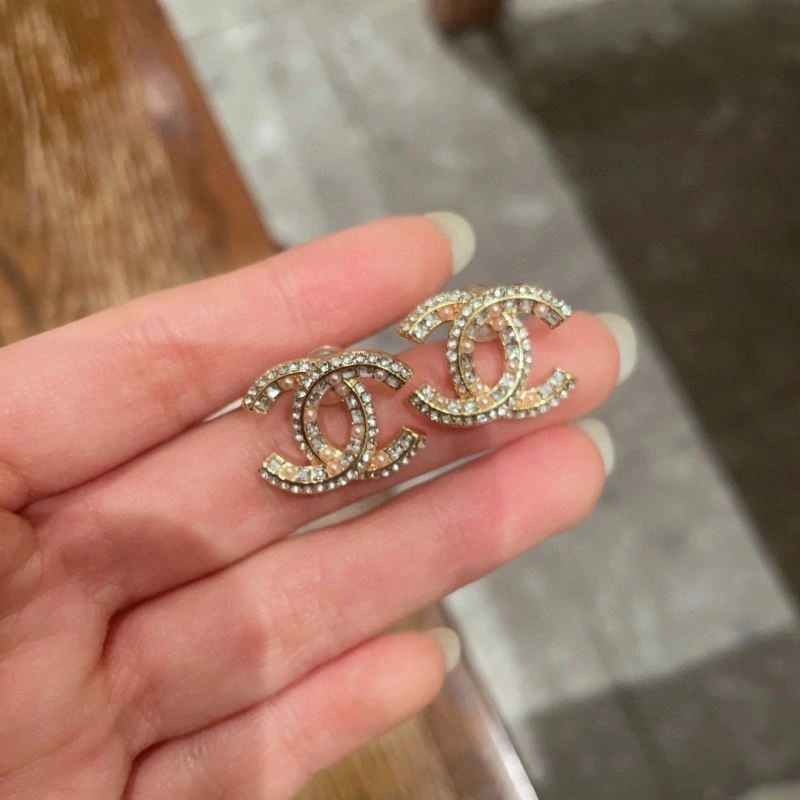 Elegant Chanel Earrings 224023