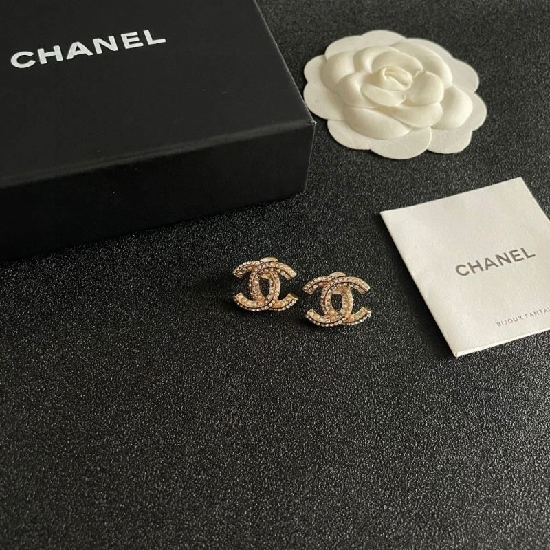 Elegant Chanel Earrings 224023