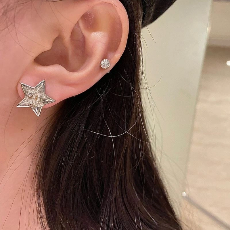 Chanel Earrings Sleek 224025