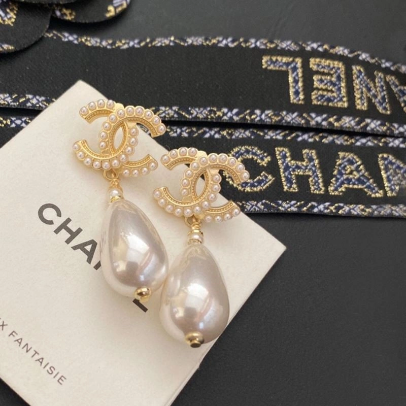 Chanel Earrings Versatile 224028