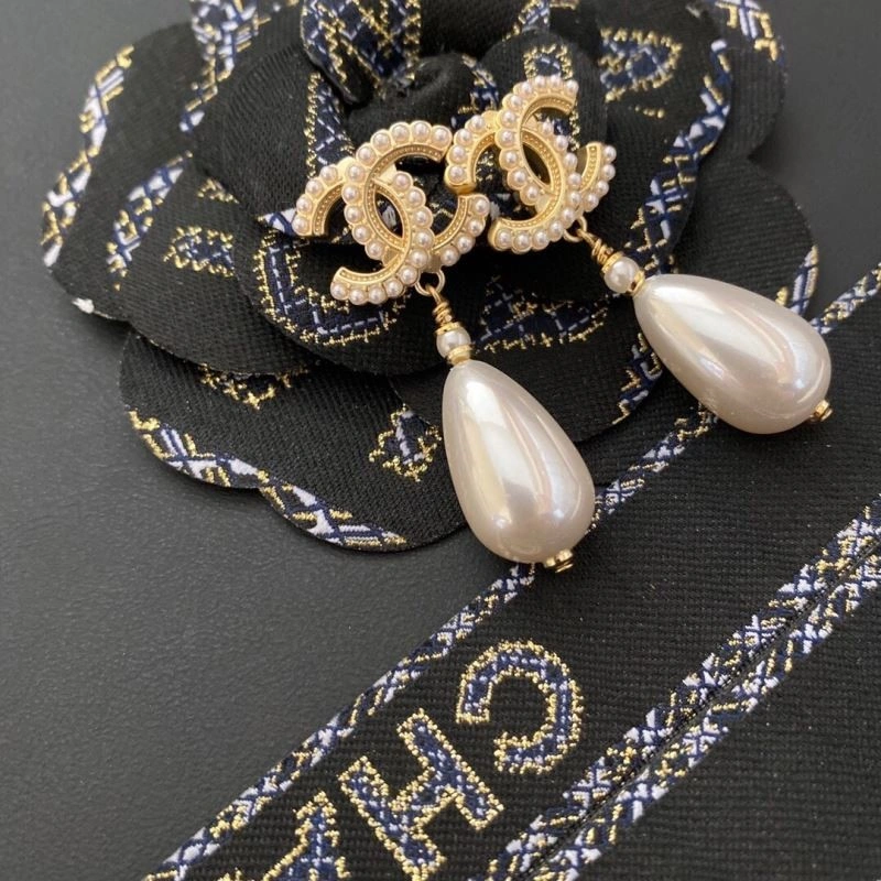 Chanel Earrings Versatile 224028