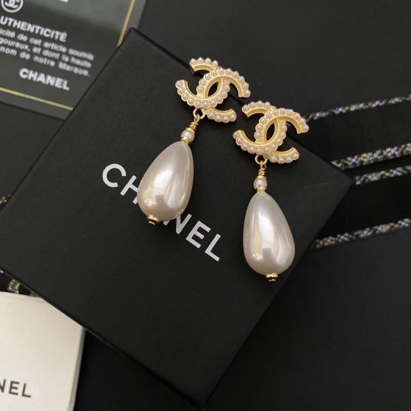 Chanel Earrings Versatile 224028