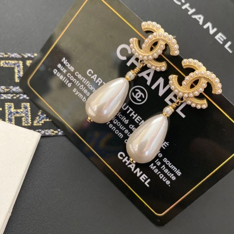 Chanel Earrings Versatile 224028
