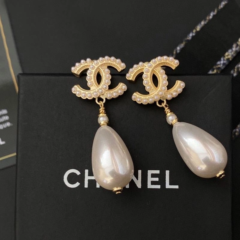 Chanel Earrings Versatile 224028