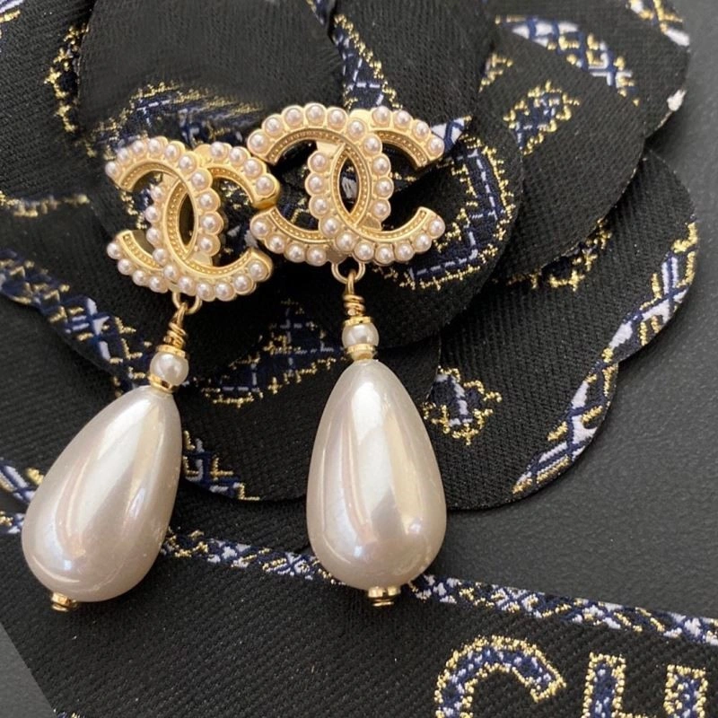 Chanel Earrings Versatile 224028